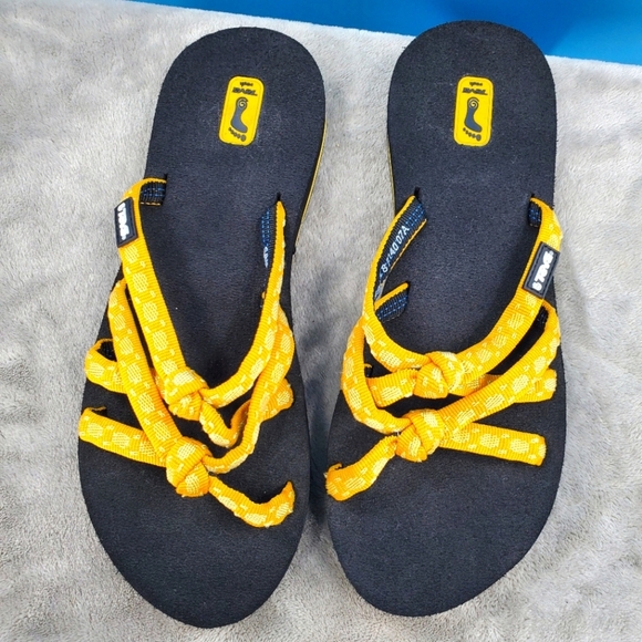 Teva Shoes - Teva yellow and black flip flops 8 *flawed*